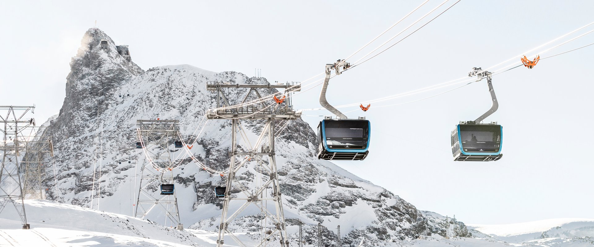 Gondeln in den Bergen von Zermatt